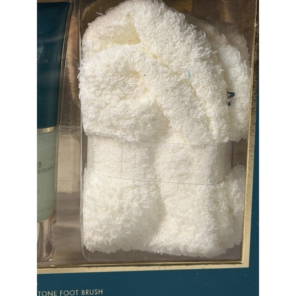 ADRIENNE VITTADINI LUXURIOUS FOOT ESSENTIALS~LOTION, WASH, SCRUB & MORE (2764) - Picture 5 of 7